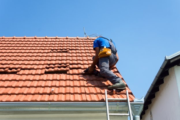Back to Basics: Ladder Safety for Roofers