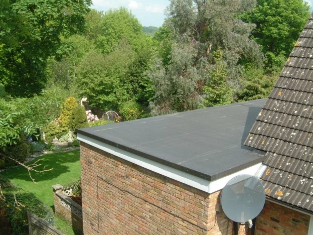 Flat Roofing vs Sloped Roofing